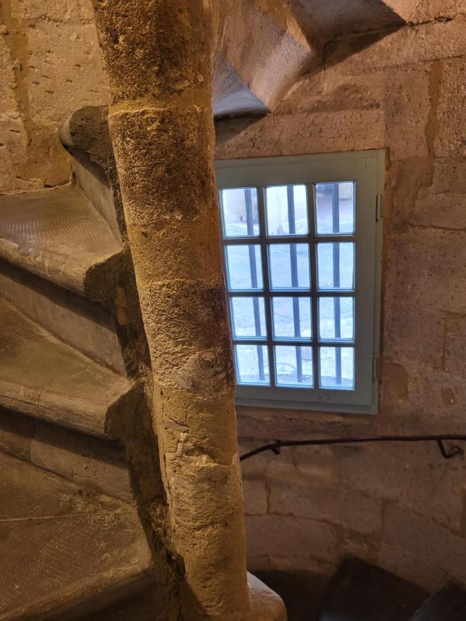 Uzes, Au Coeur Du Centre Medieval Le Logis Du Consul Un Bien D'Exception Du Xvieme Siecle Extérieur photo